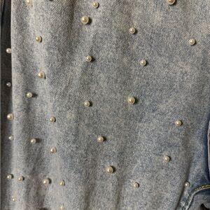 Jeans with pearl embellishments all over the front. EUC No maker tag. XXL